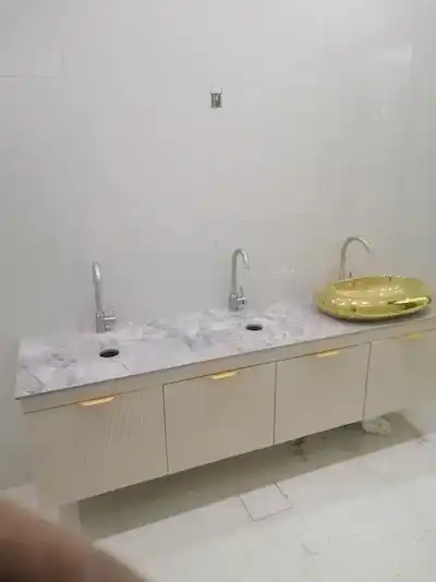 تصليح تسريبات المياه في مبارك الكبير والأحمدي